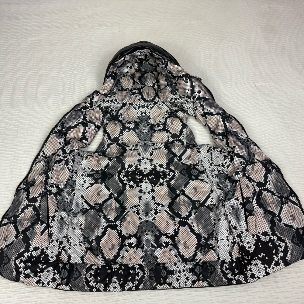 lululemon athletica Shiny Black Hooded Vest - Picture 12 of 12